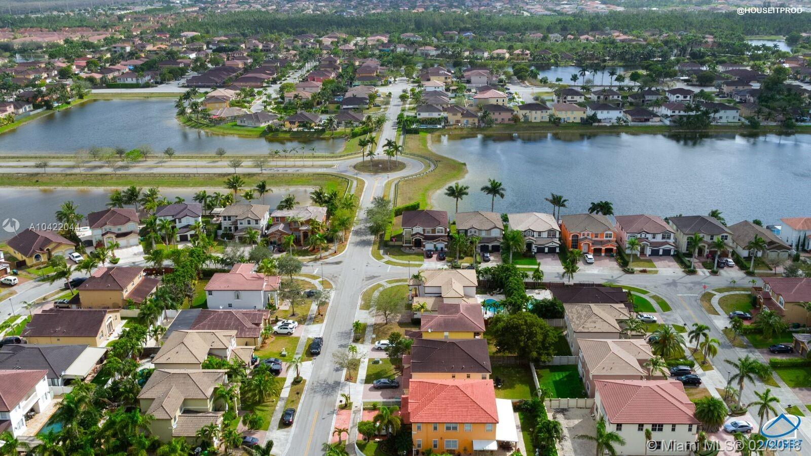 A B AT TAMIAMI TRAIL PHAS - Residential