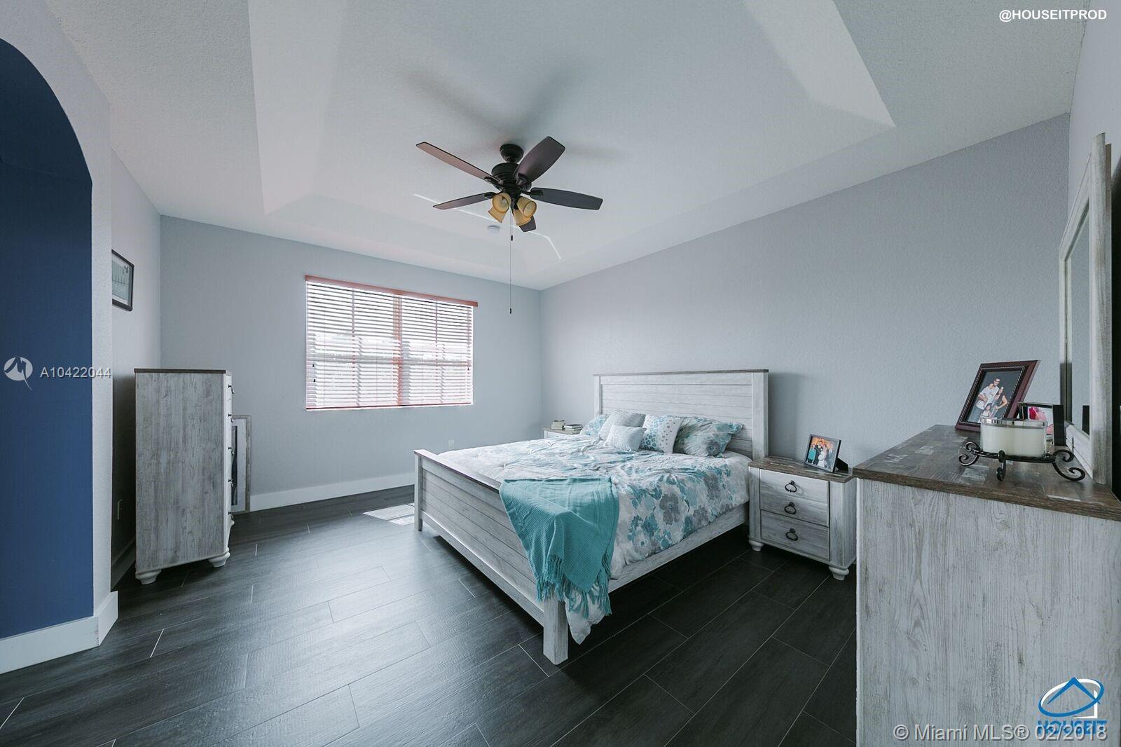 A B AT TAMIAMI TRAIL PHAS - Residential