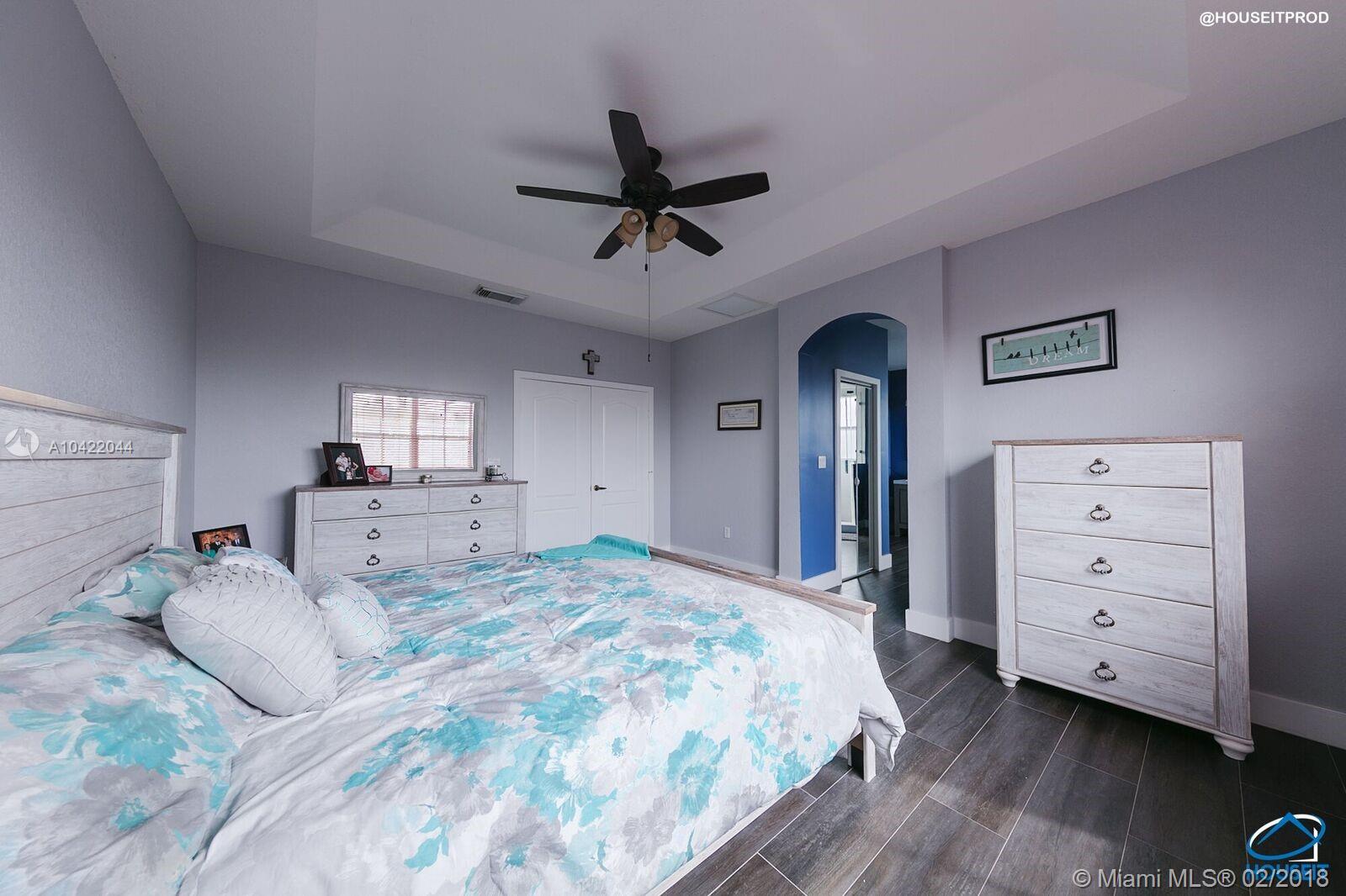 A B AT TAMIAMI TRAIL PHAS - Residential