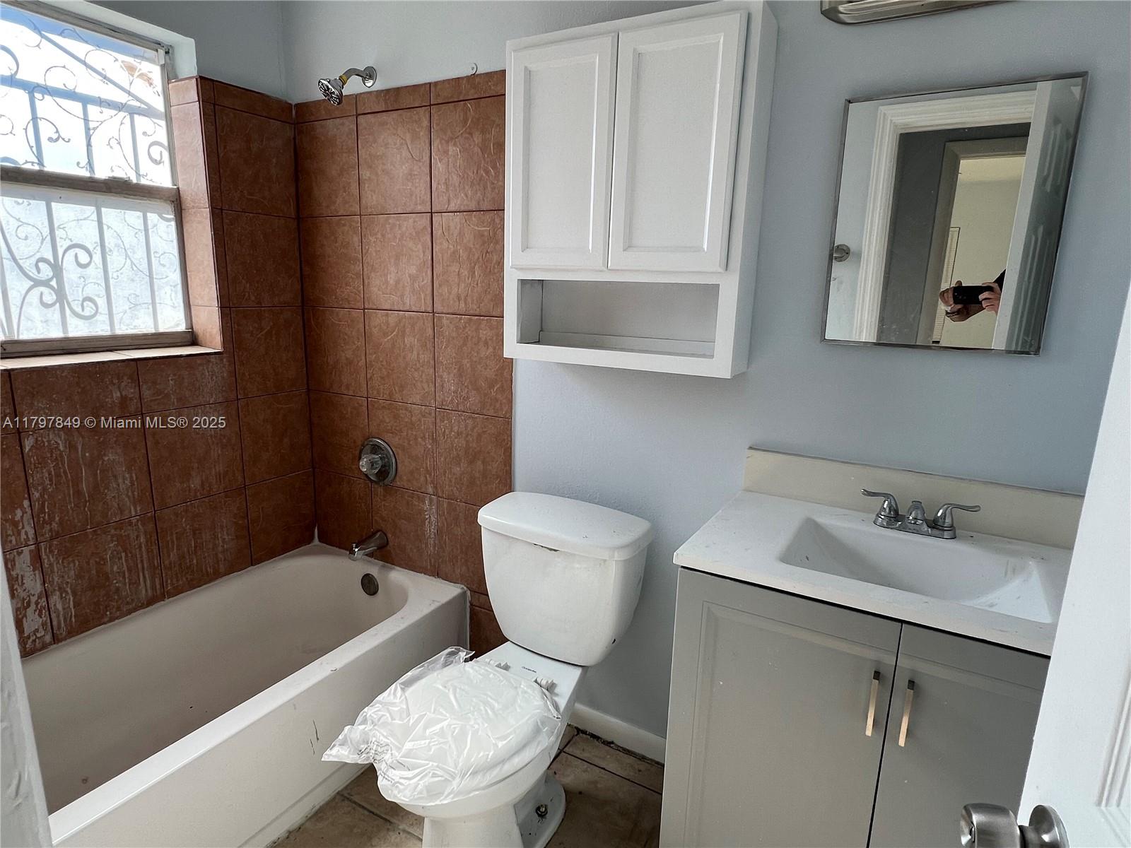LINCOLN PARK - Residential Lease