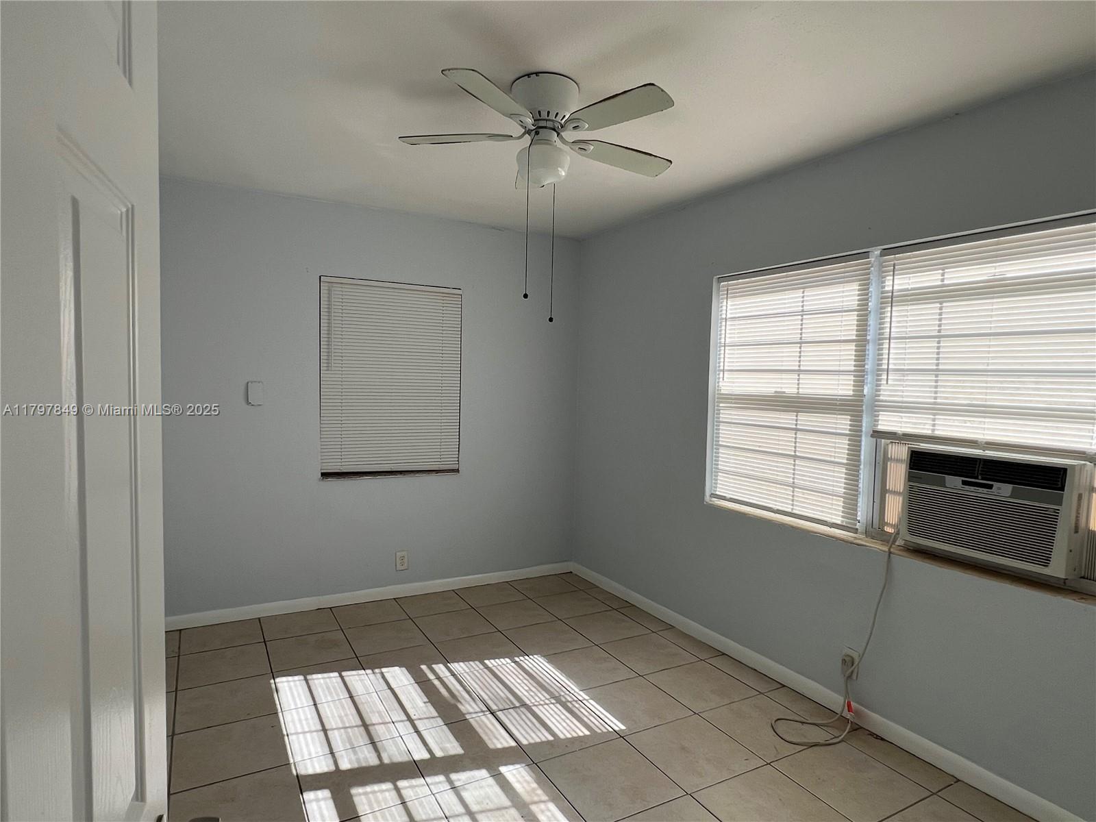LINCOLN PARK - Residential Lease