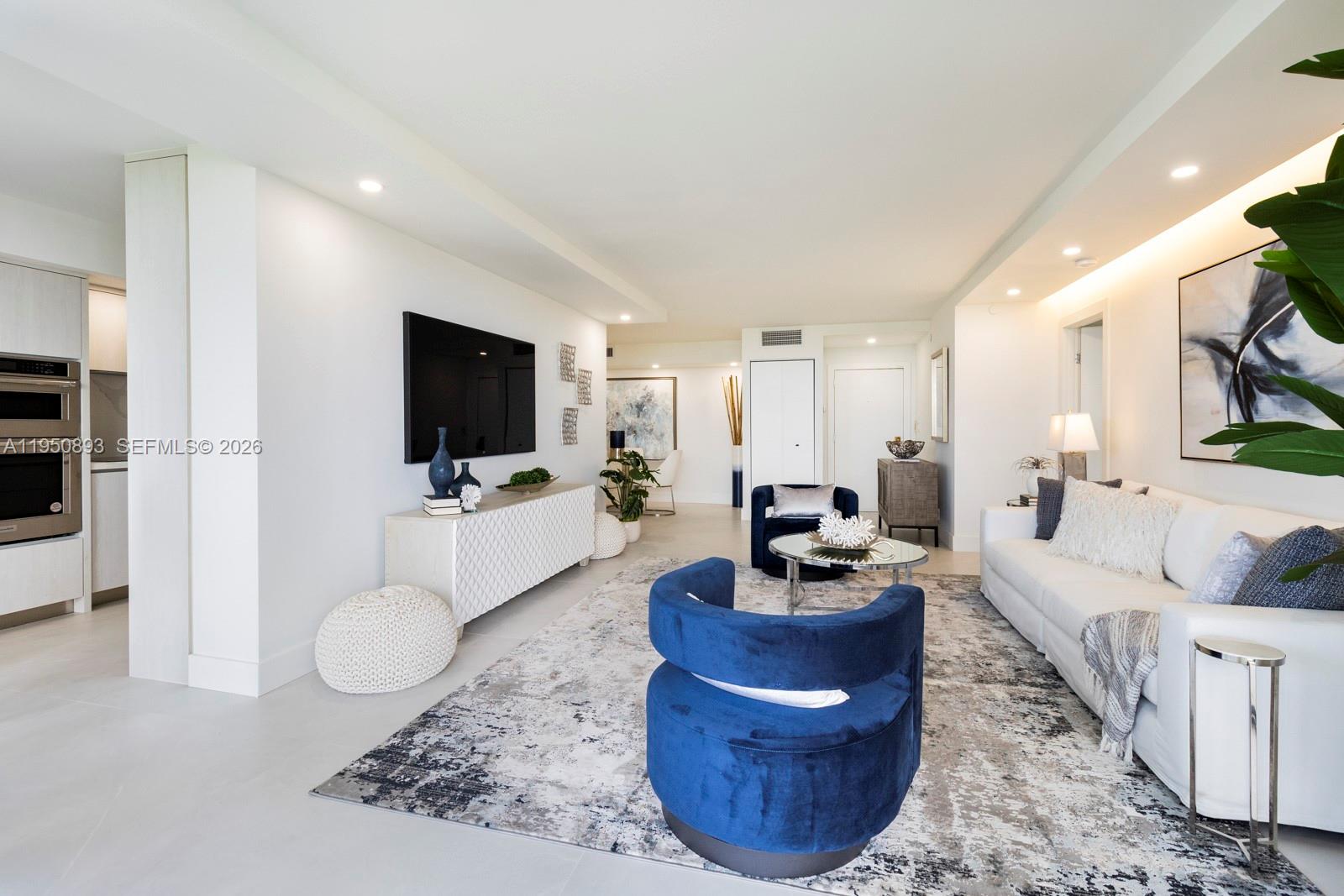 TOWERS OF QUAYSIDE CONDO - Residential