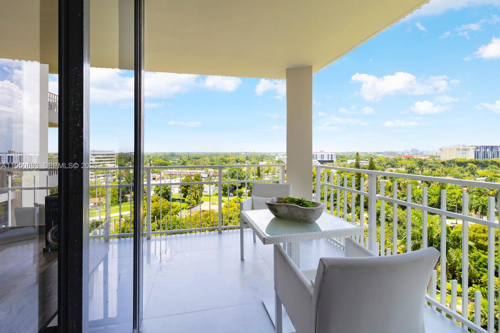 TOWERS OF QUAYSIDE CONDO - Residential