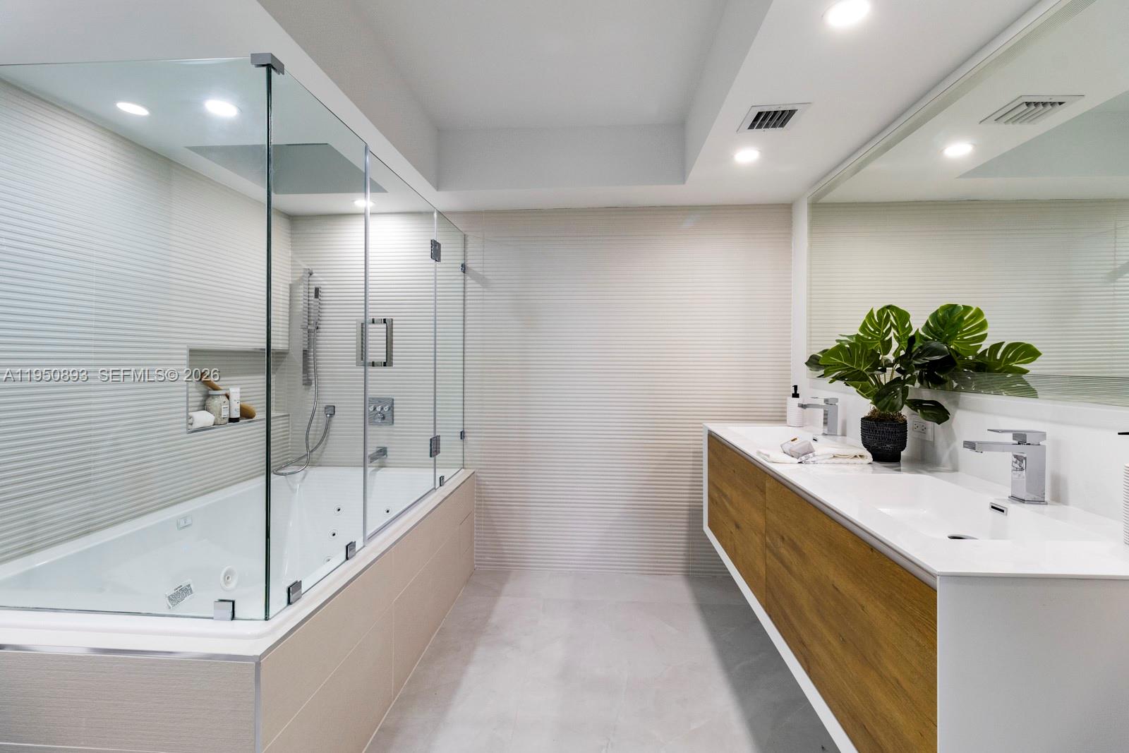 TOWERS OF QUAYSIDE CONDO - Residential