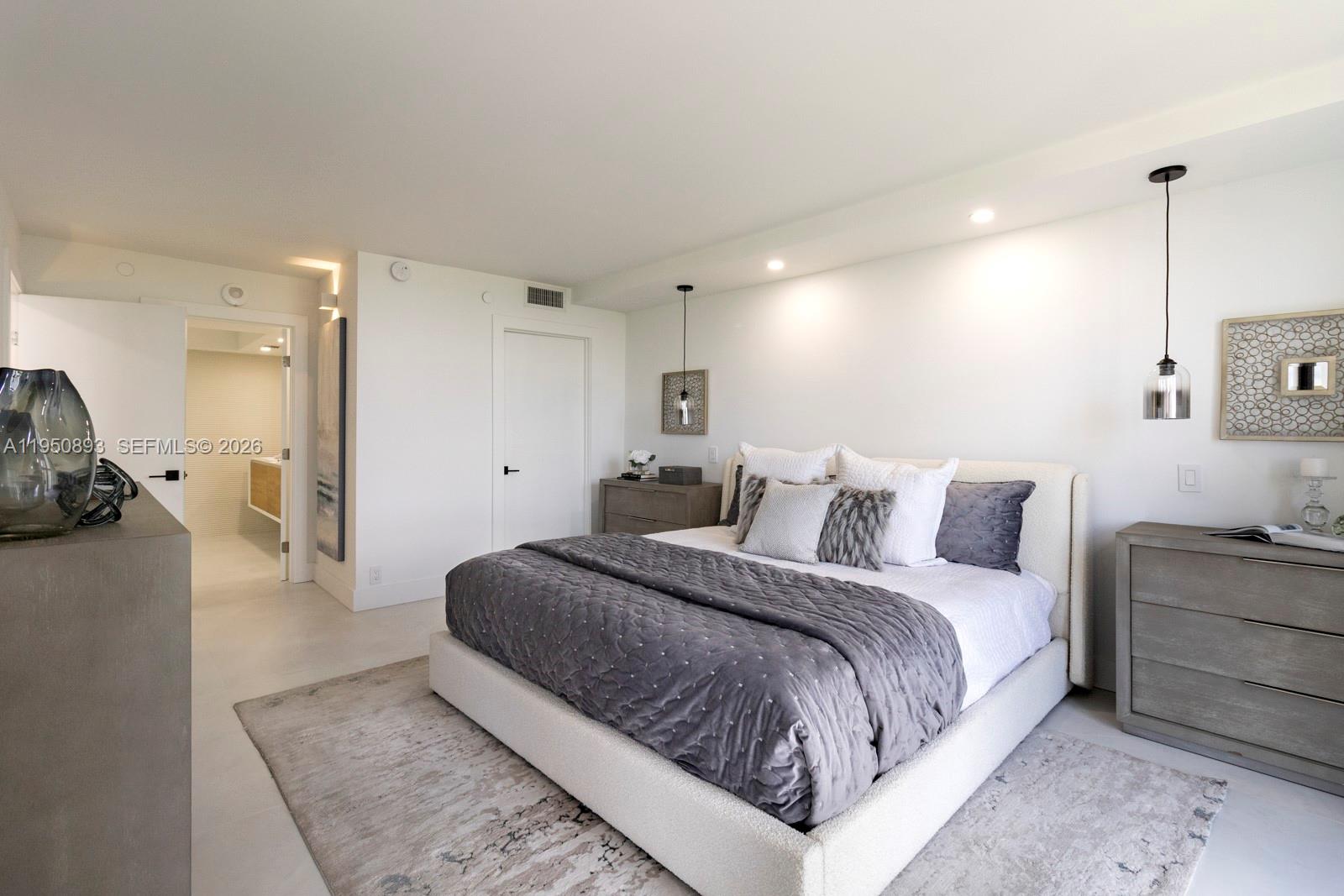 TOWERS OF QUAYSIDE CONDO - Residential