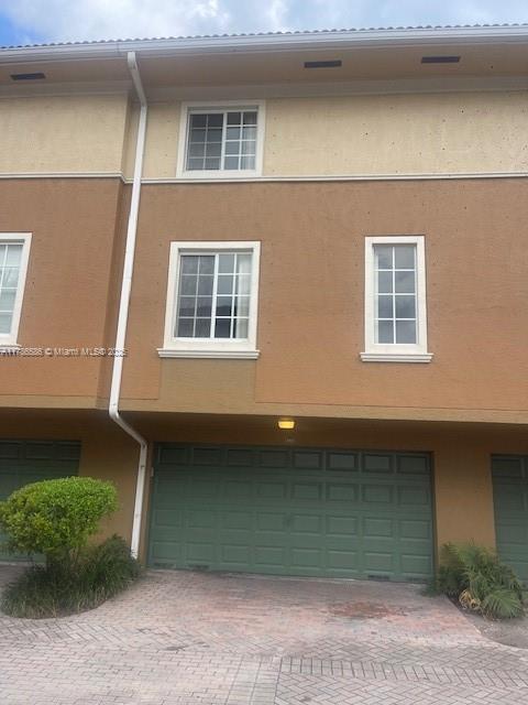 2861 NE 185th St 302