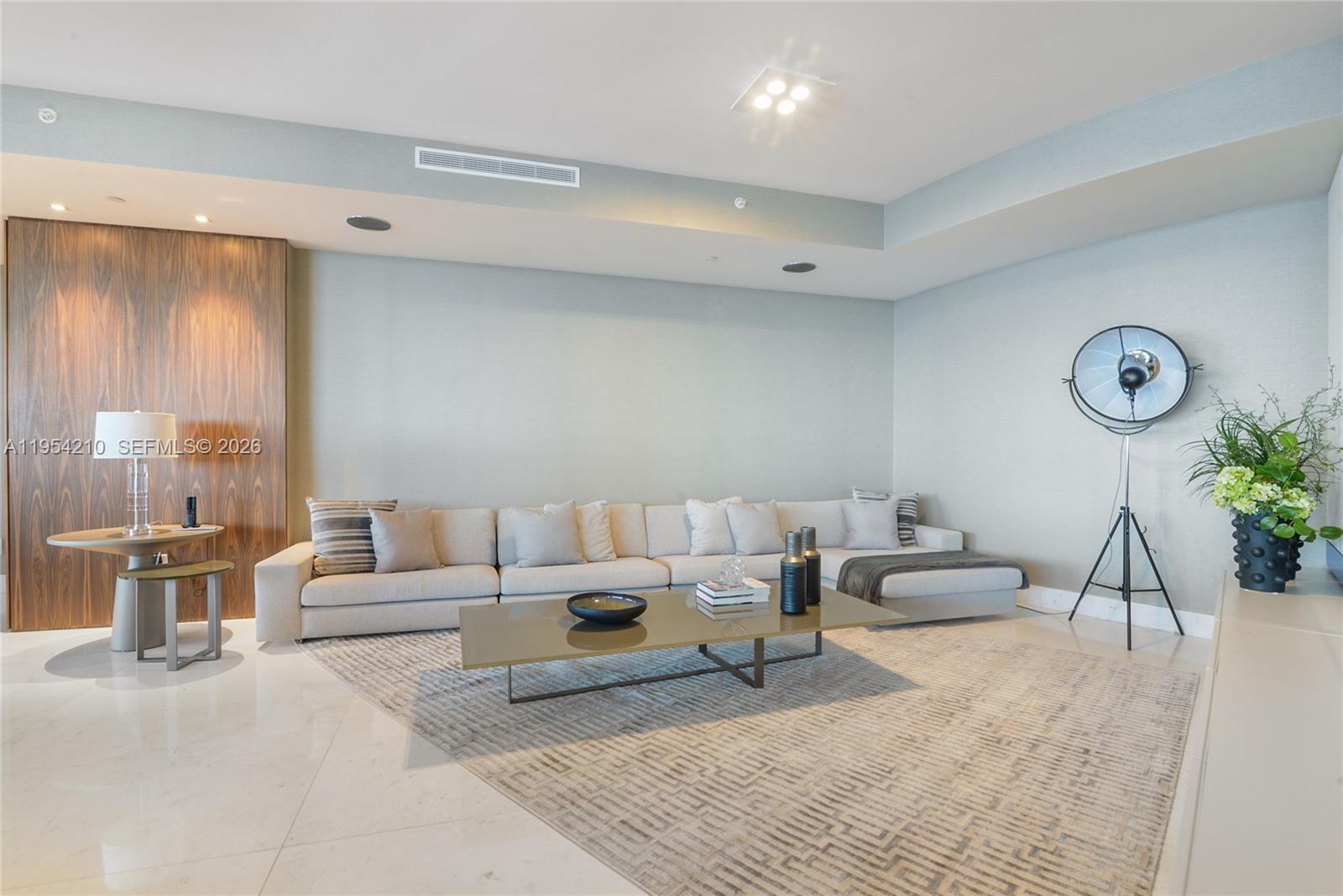 18555 Collins Ave 4305