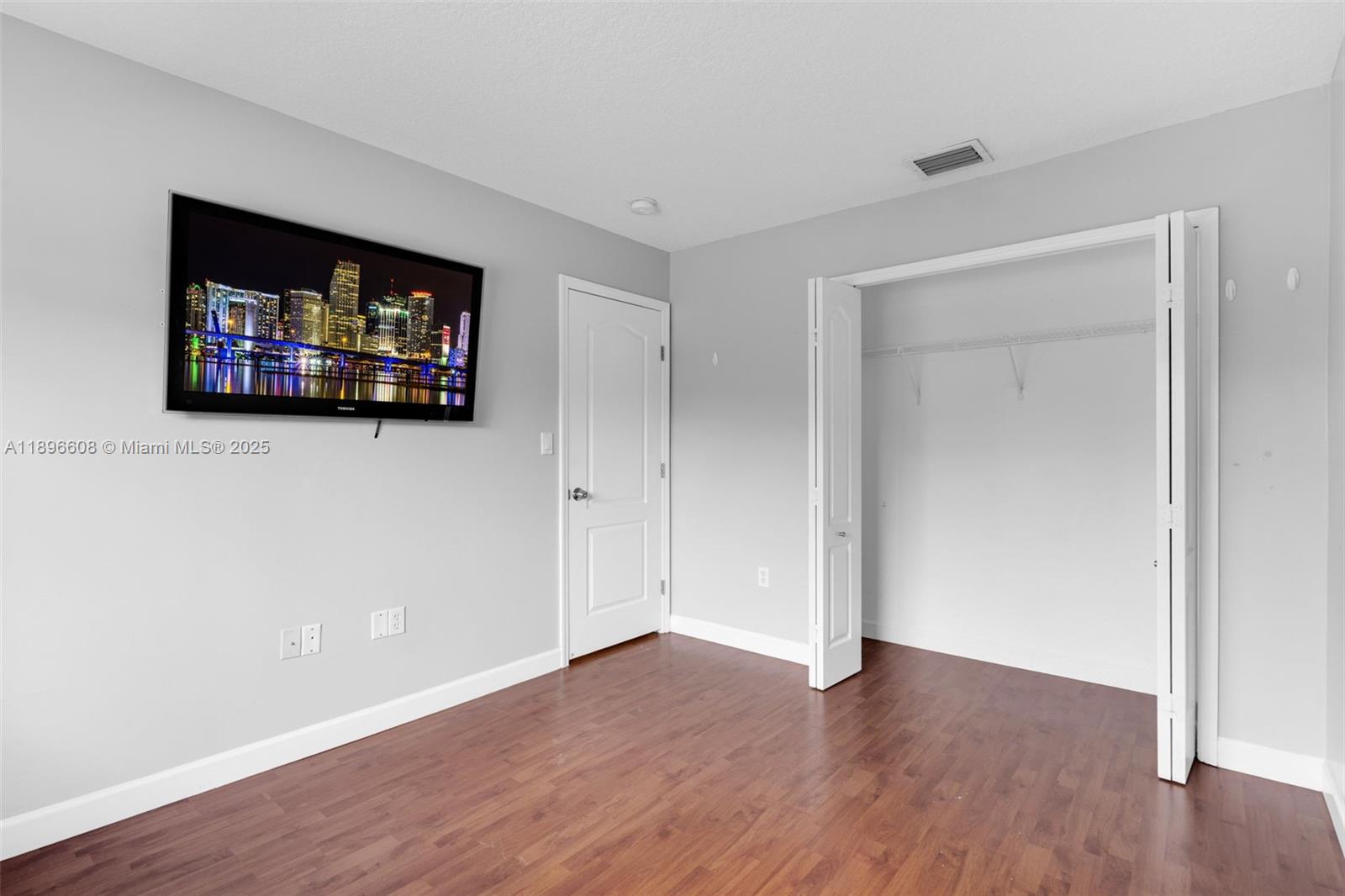POD 14 AT MONARCH LAKES - Residential Lease