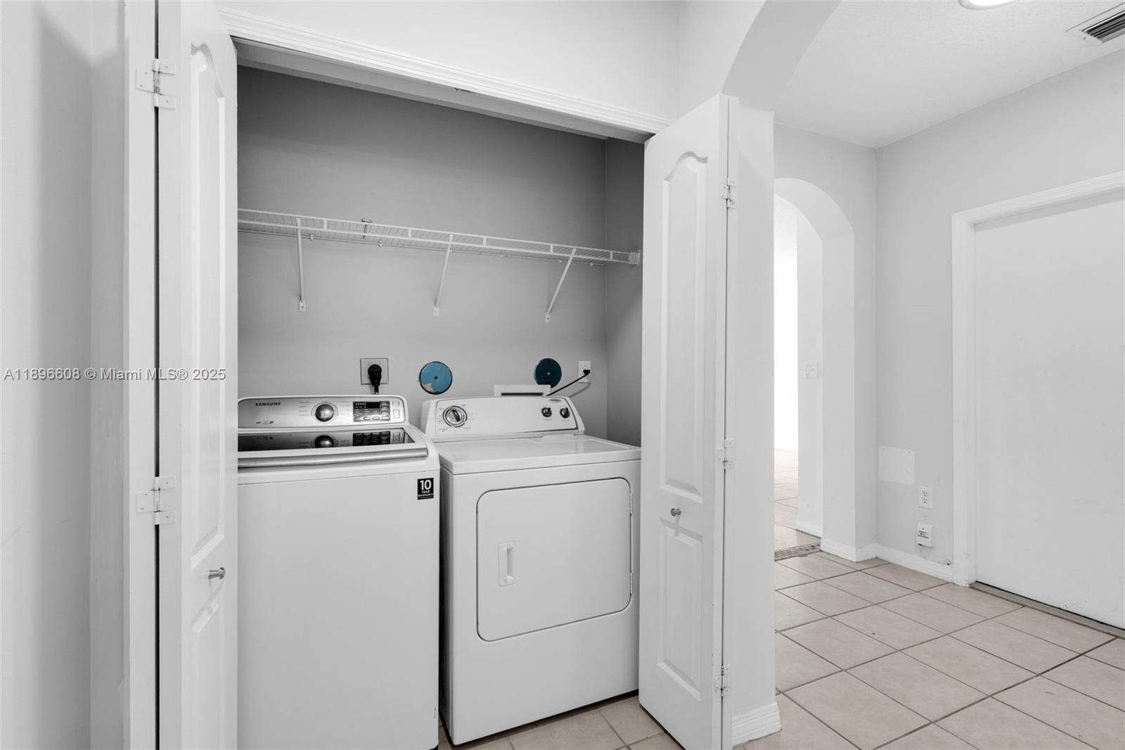 POD 14 AT MONARCH LAKES - Residential Lease