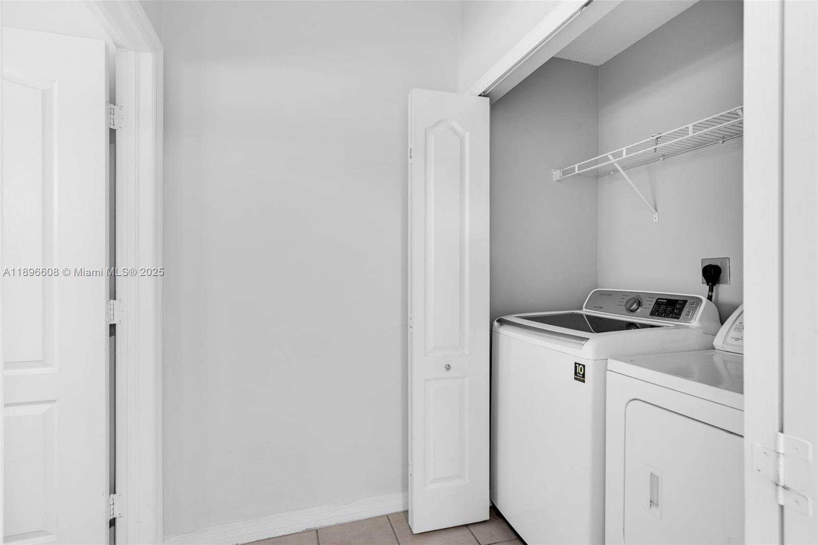POD 14 AT MONARCH LAKES - Residential Lease