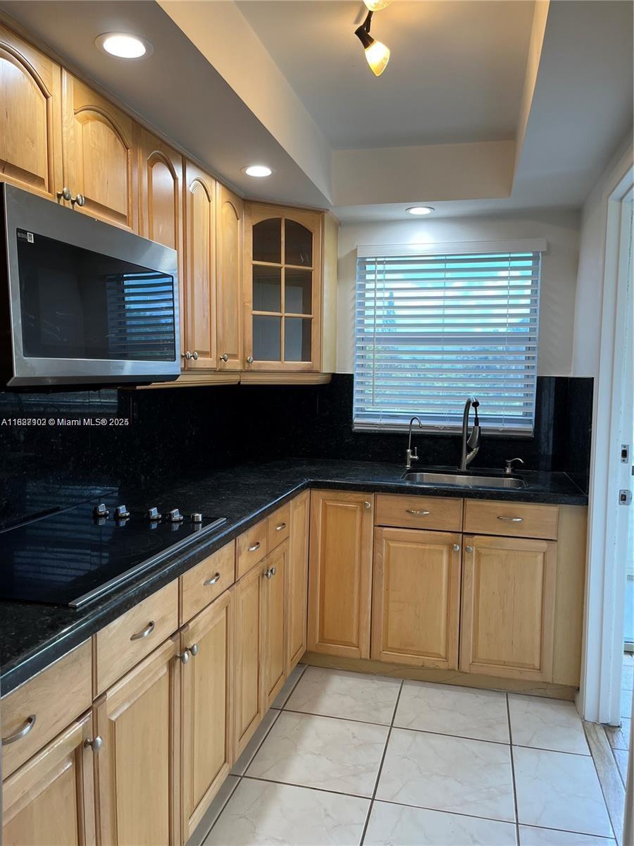 SANTA MONICA CONDOMINIUM - Residential Lease