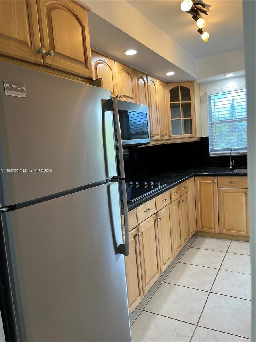 SANTA MONICA CONDOMINIUM - Residential Lease