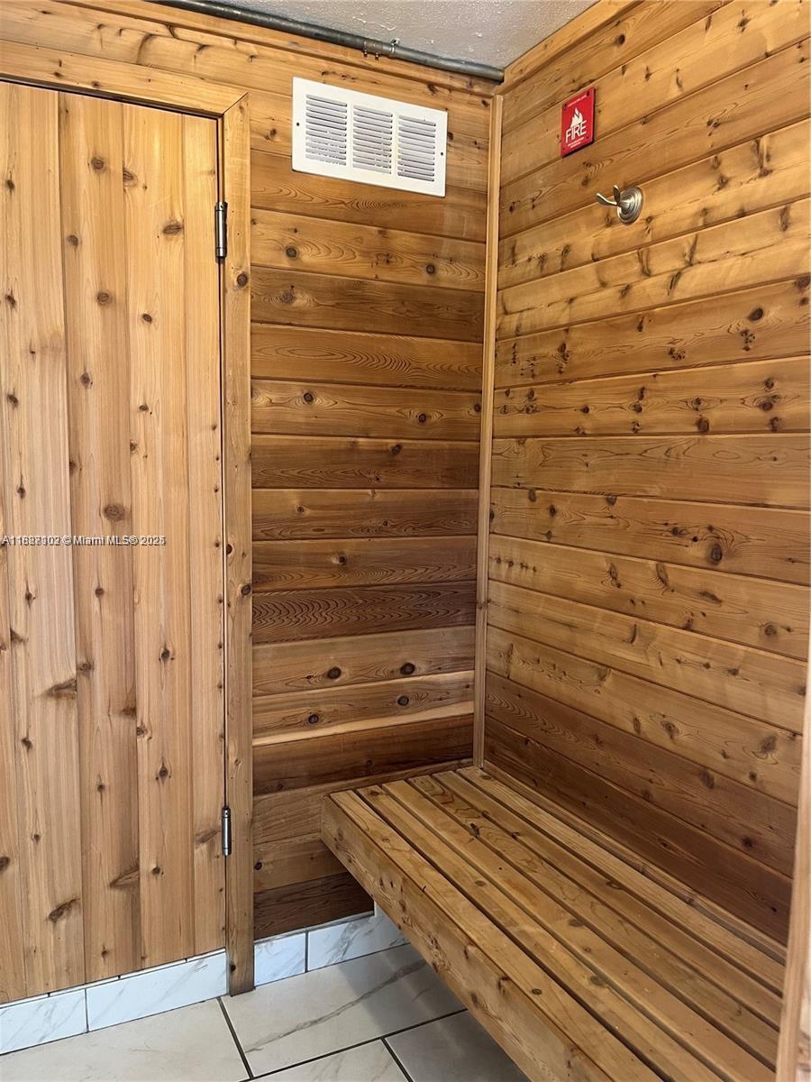 SANTA MONICA CONDOMINIUM - Residential Lease