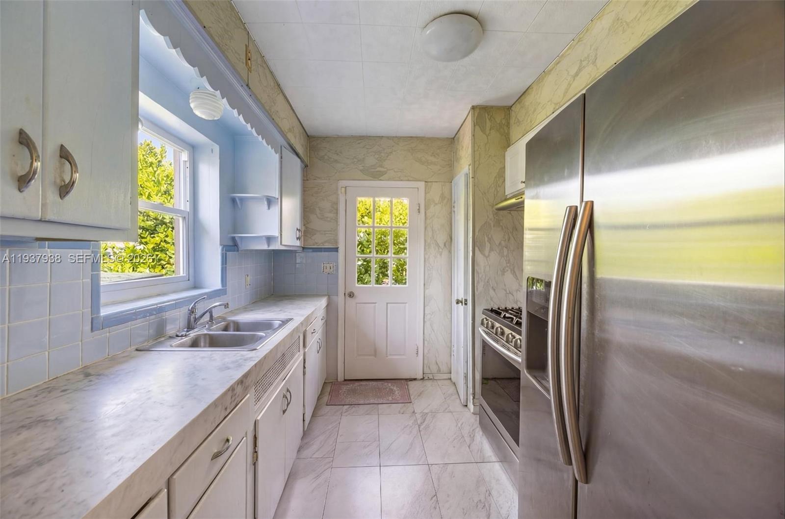 ALTOS DEL MAR NO 4 - Residential