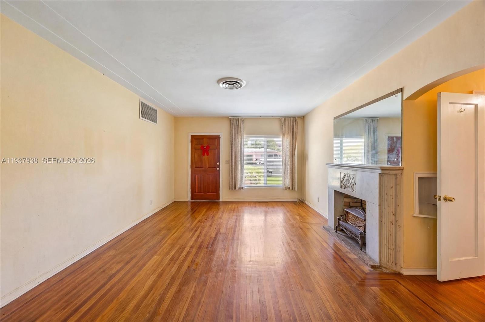 ALTOS DEL MAR NO 4 - Residential