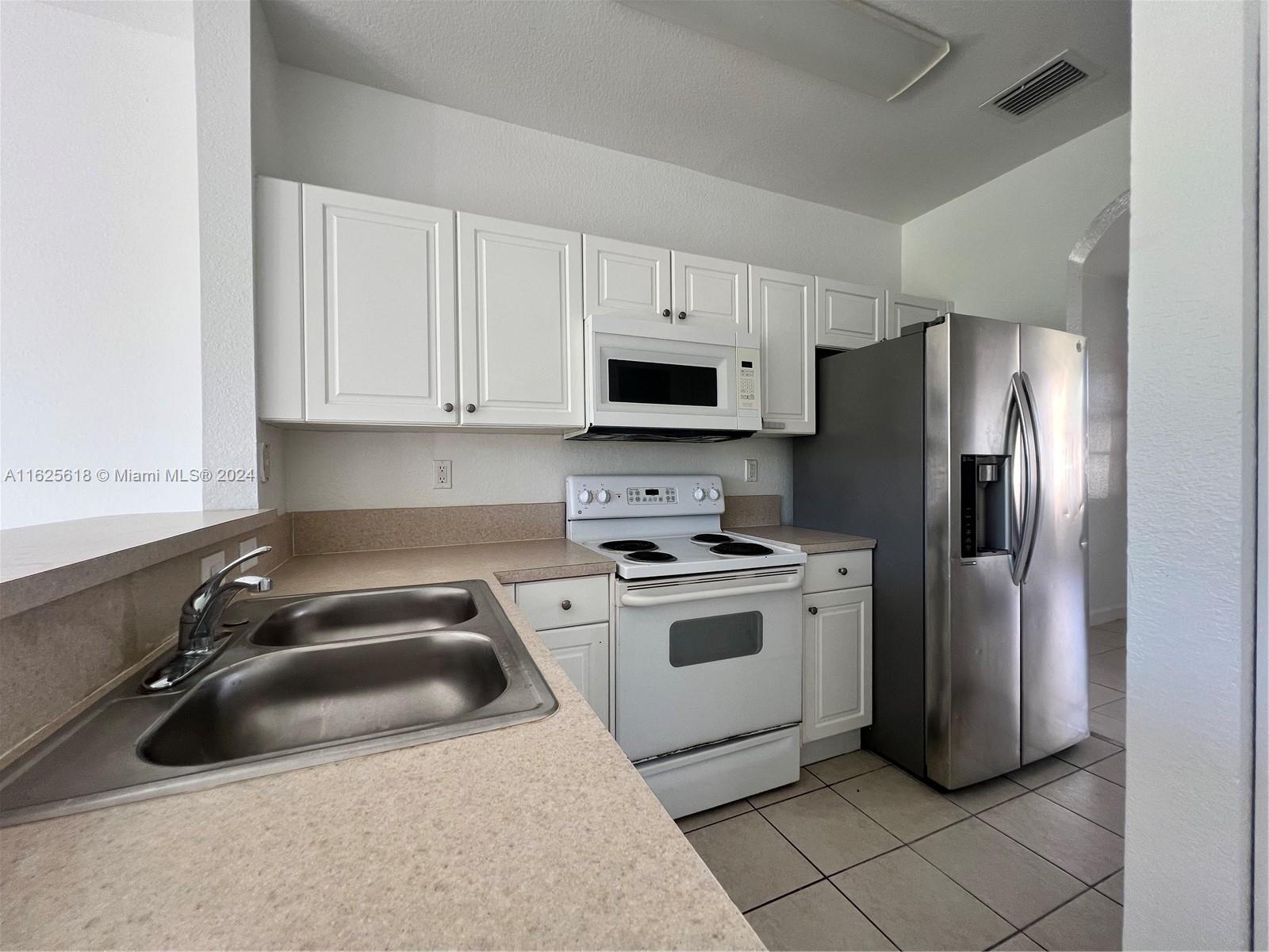 VILLAS AT CARMEL CONDO NO - Residential Lease