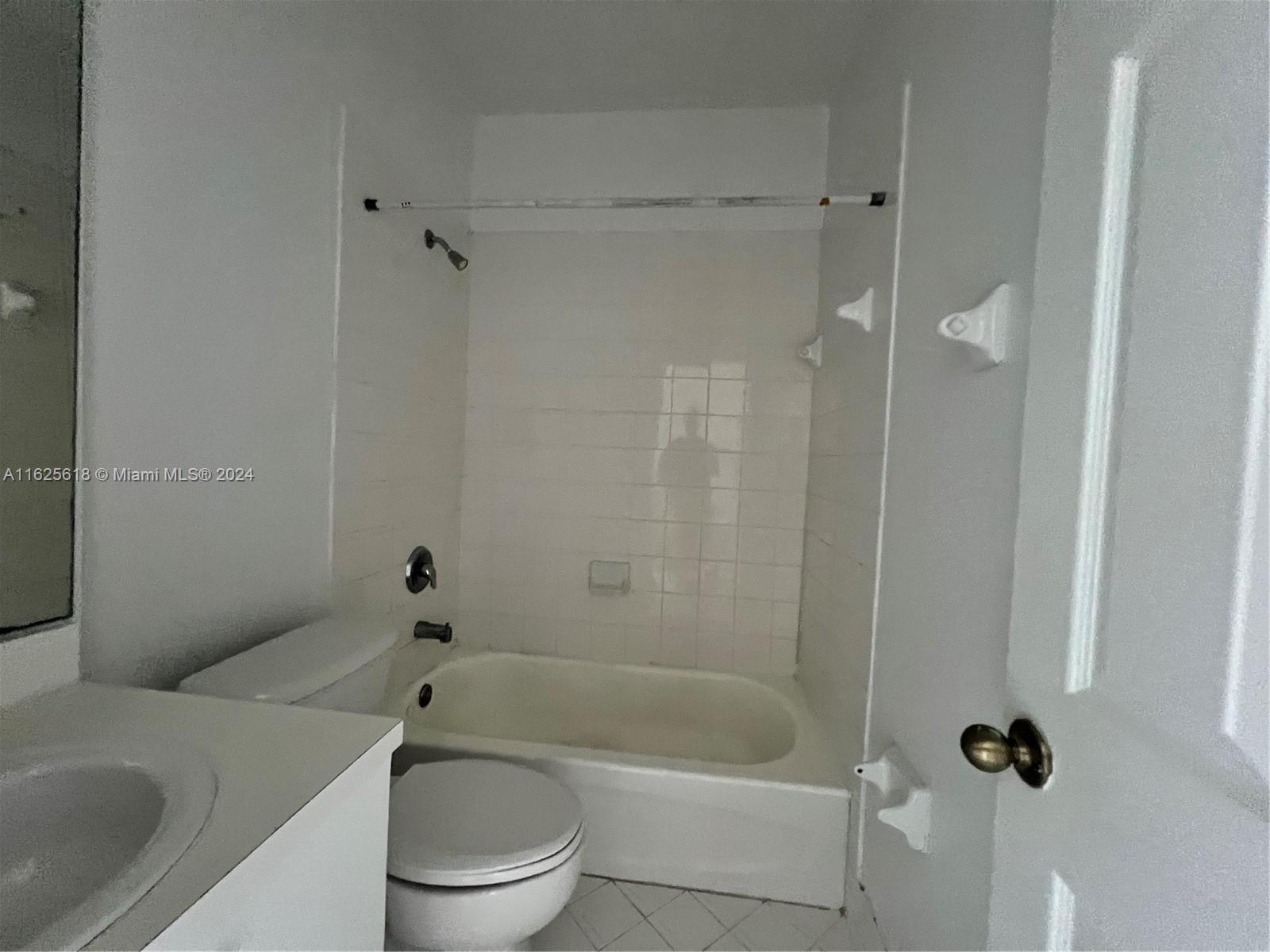 VILLAS AT CARMEL CONDO NO - Residential Lease