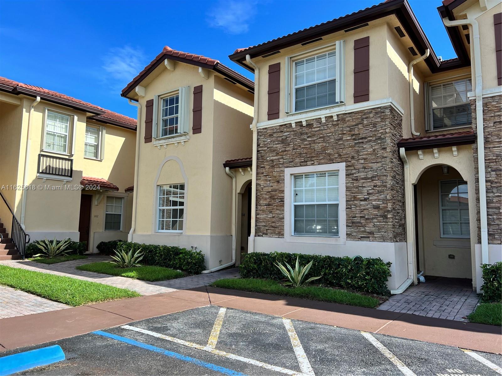 VILLAS AT CARMEL CONDO NO - Residential Lease