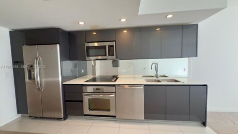 31 SE 6th St 503 Miami FL 33131