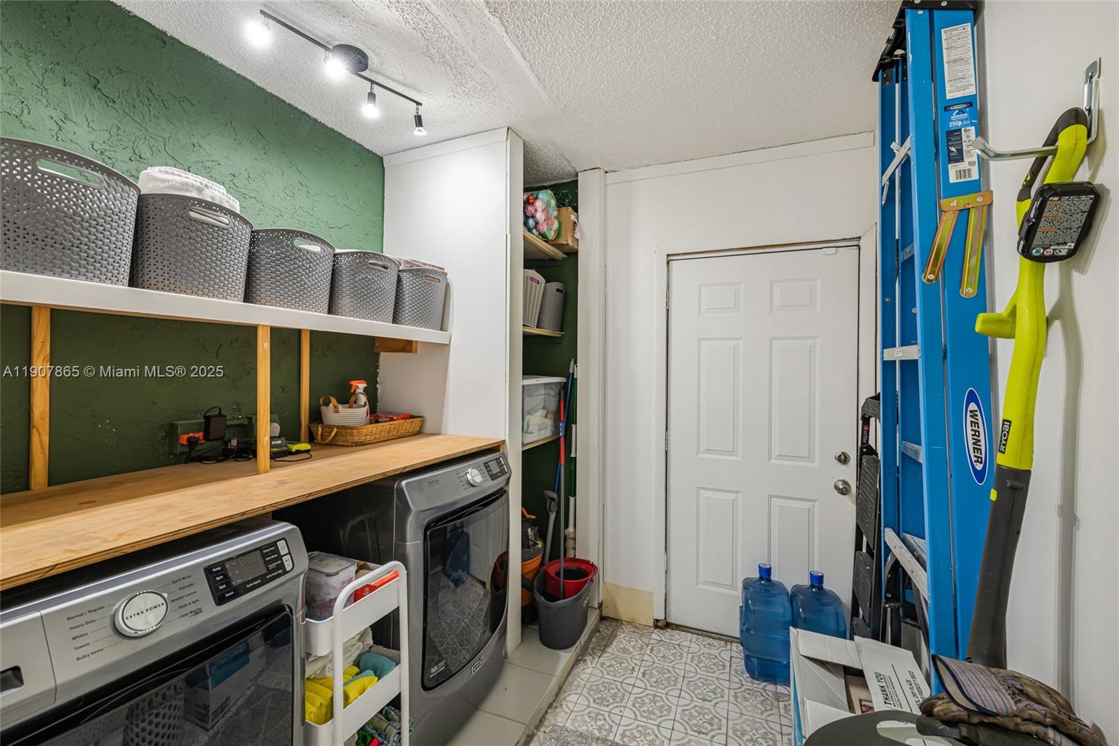 LA BEAU ACRES THIRD UNIT - Residential