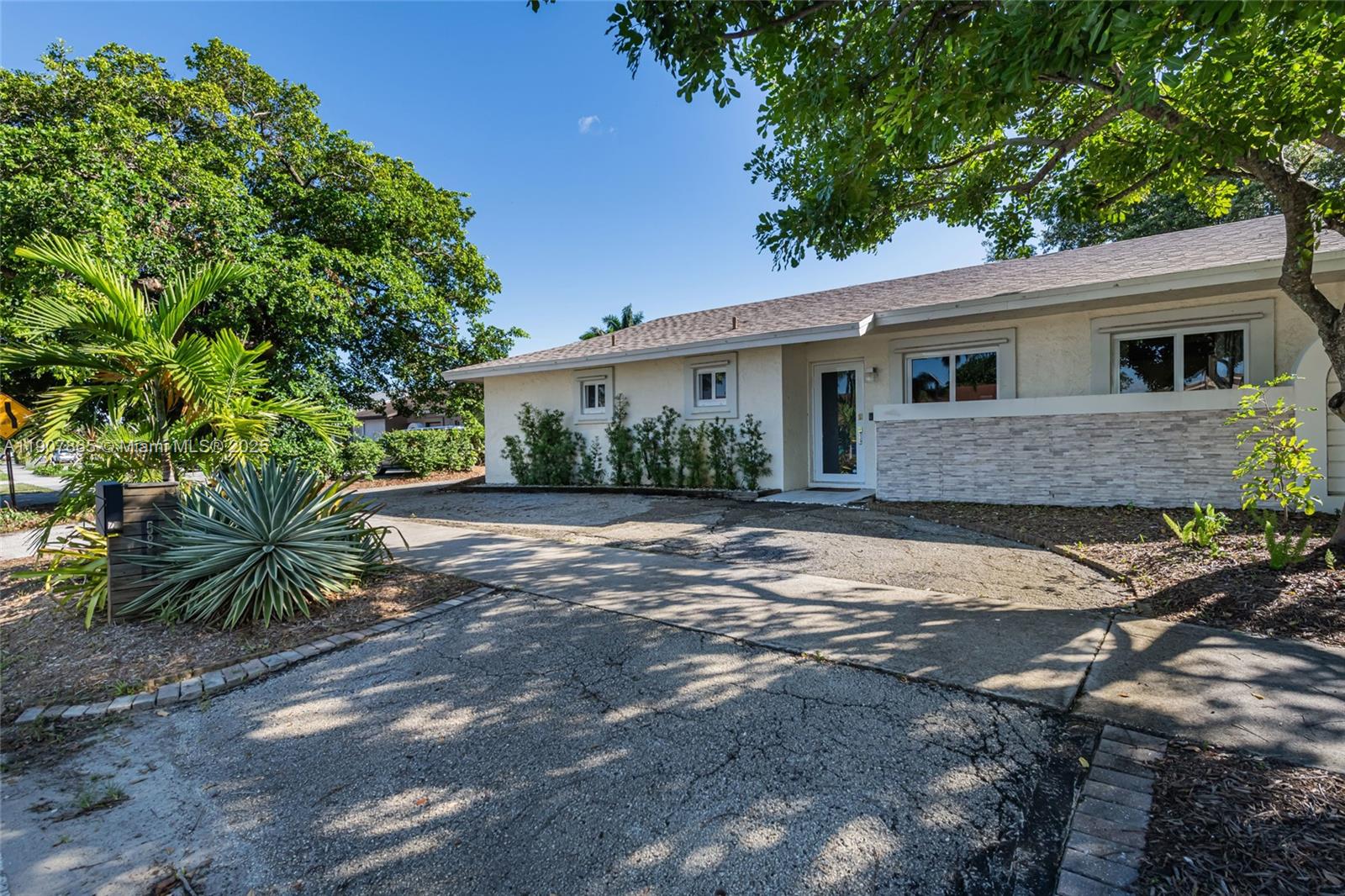 LA BEAU ACRES THIRD UNIT - Residential