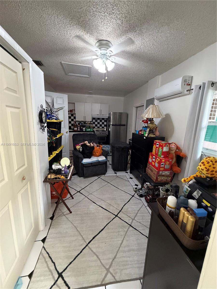 MEADOW WOOD MANOR #4 - Residential