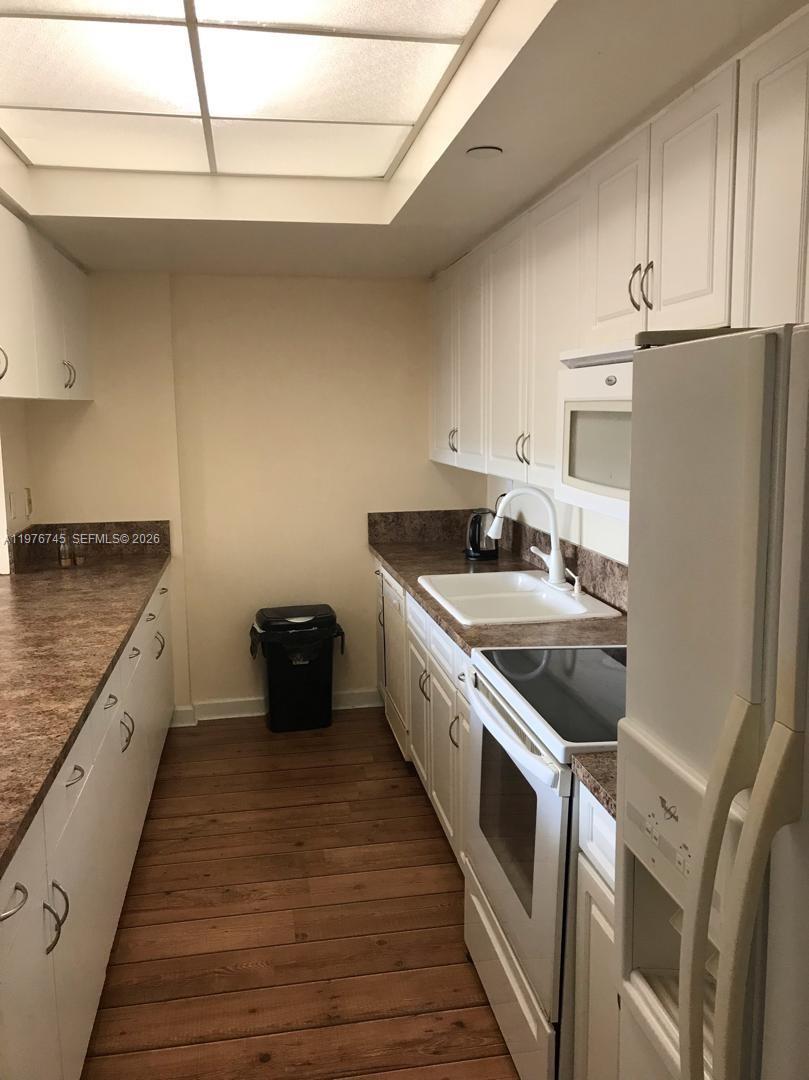 DORAL HOUSE CONDO NO 1 - Residential