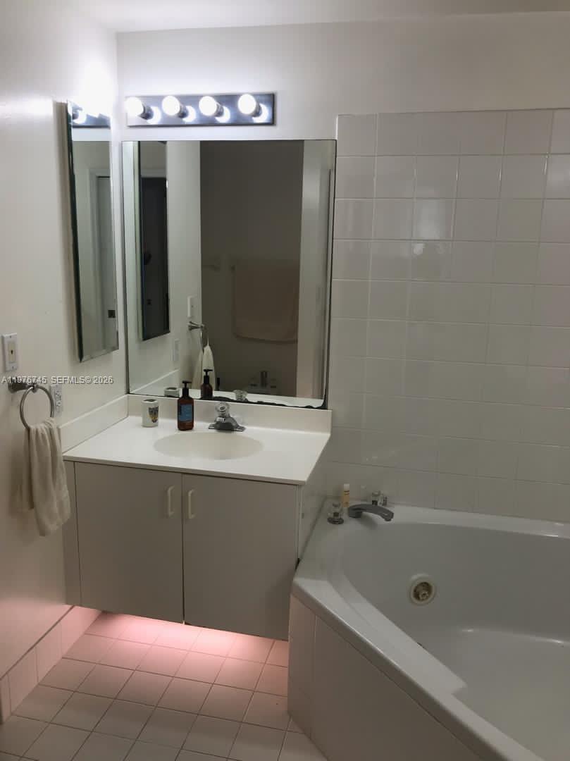 DORAL HOUSE CONDO NO 1 - Residential