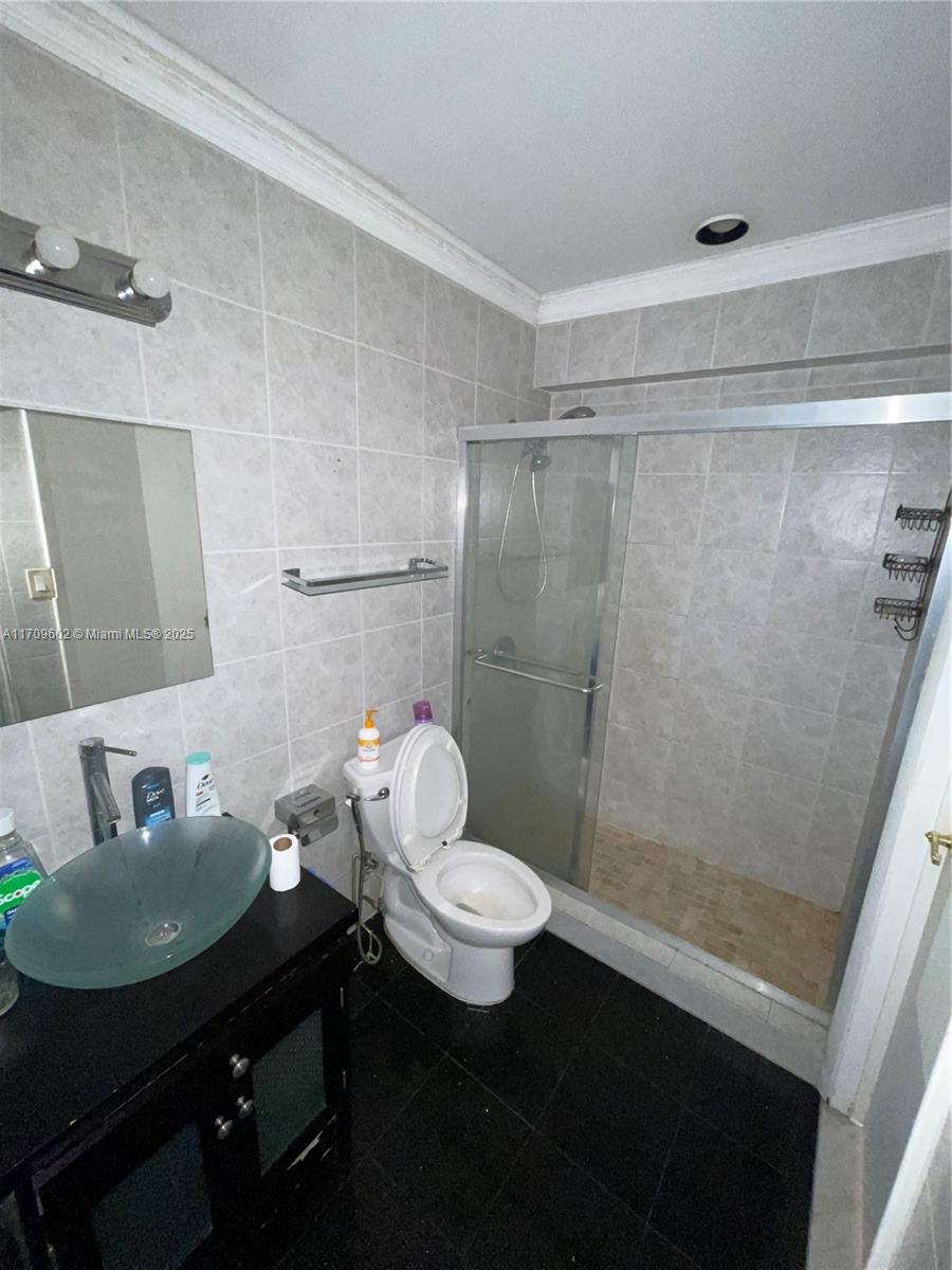 THE ISLES CONDO - Residential