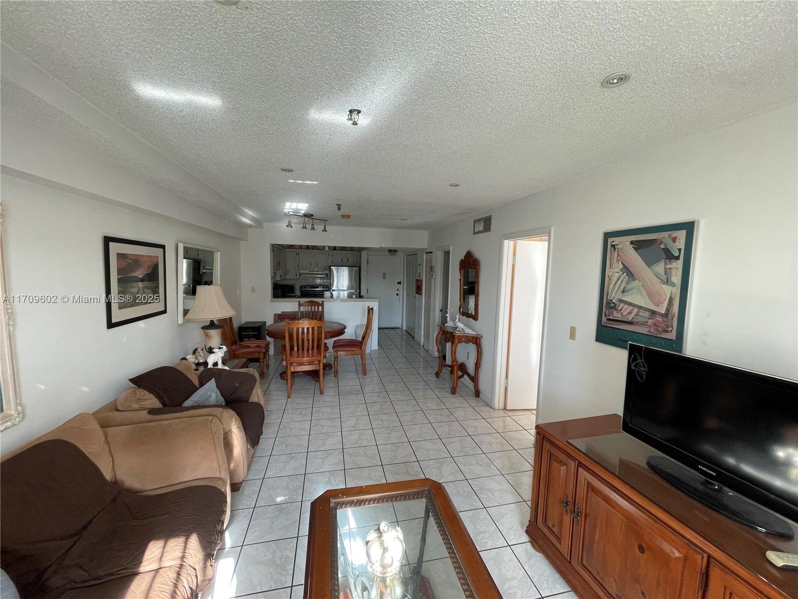 THE ISLES CONDO - Residential