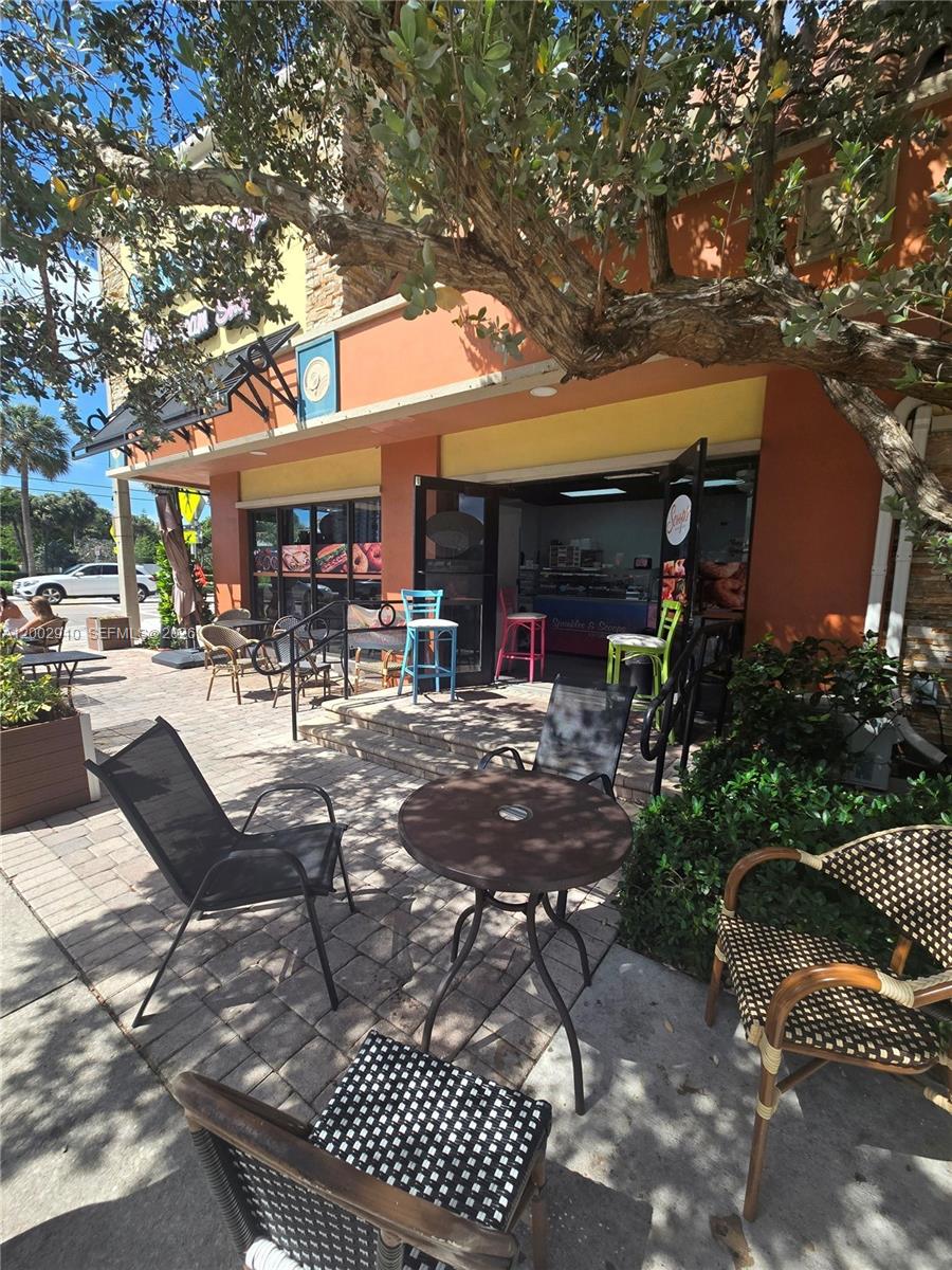 Photo of 899 E Palmetto Park Rd, Boca Raton, FL 33432 (MLS # A12002910)