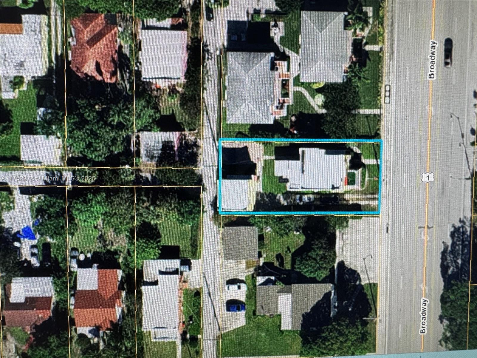 3011 Broadway Ave