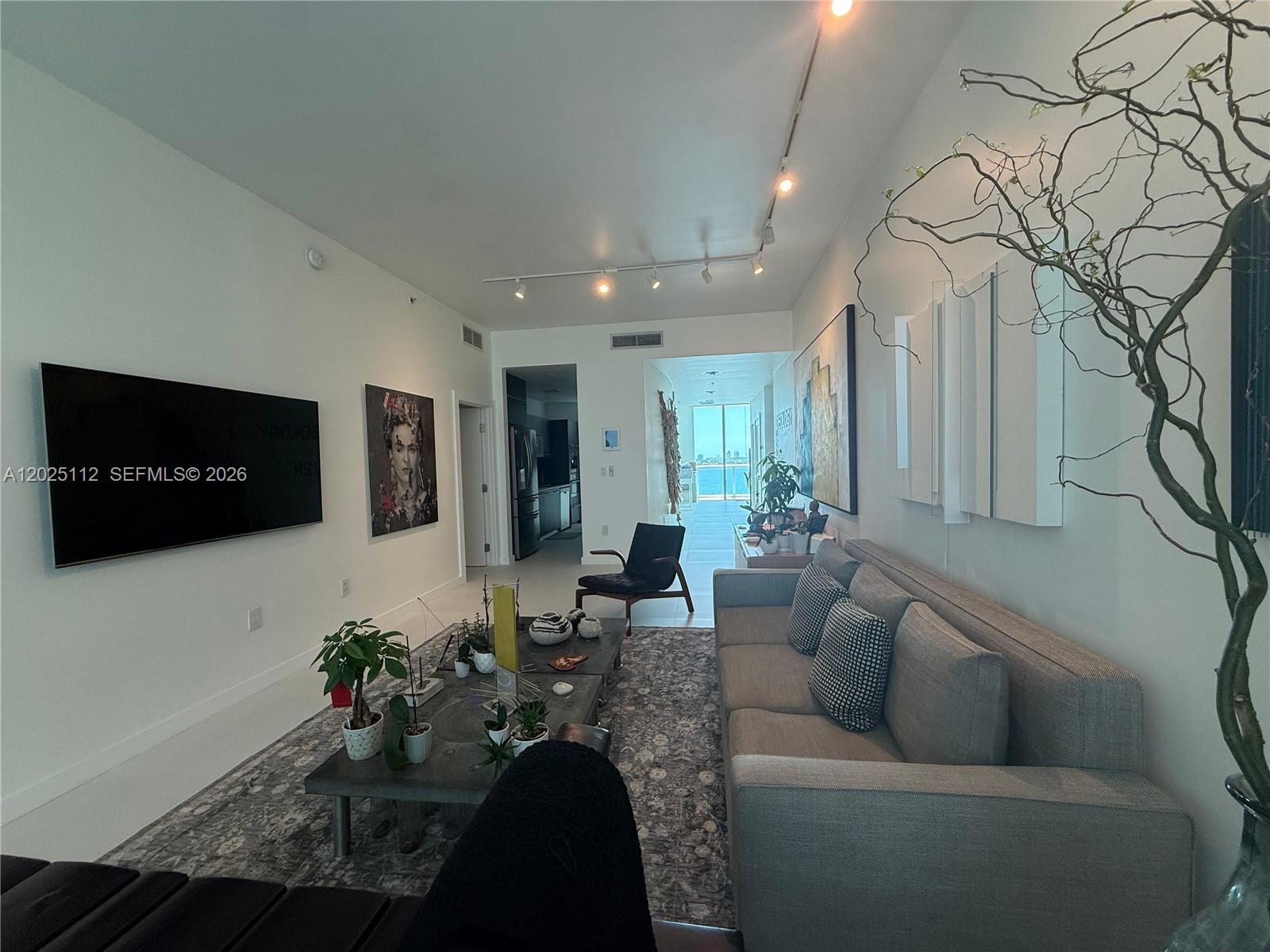7928 East Dr 904