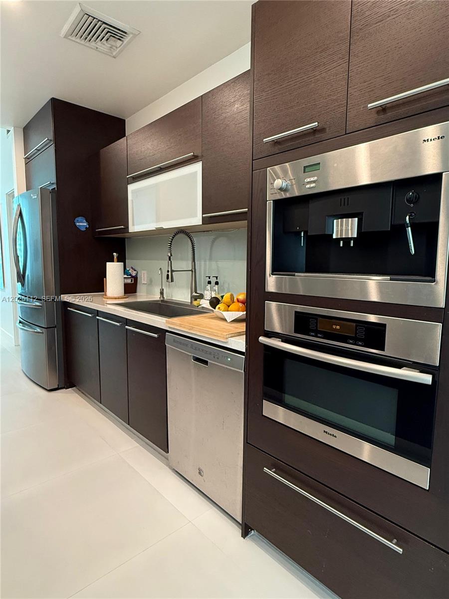 ELOQUENCE ON THE BAY COND - Residential