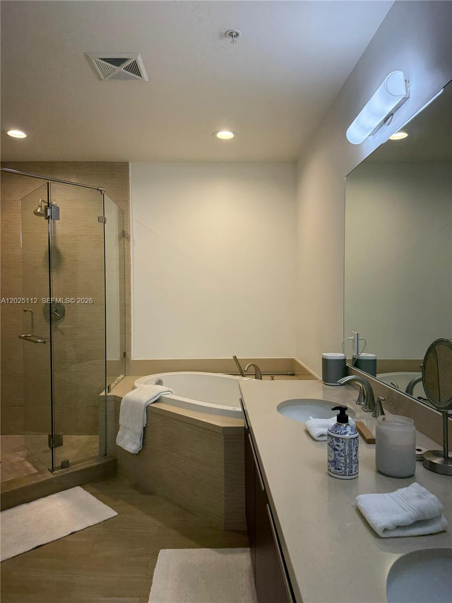ELOQUENCE ON THE BAY COND - Residential