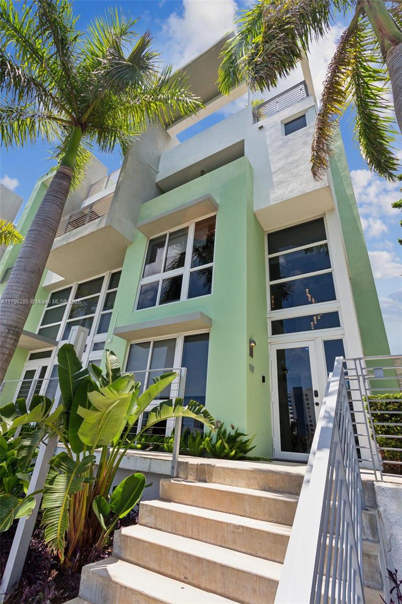Rental Property at 101 N Shore Dr, Miami Beach, Miami-Dade County, Florida - Bedrooms: 3 
Bathrooms: 4  - $9,200 MO.
