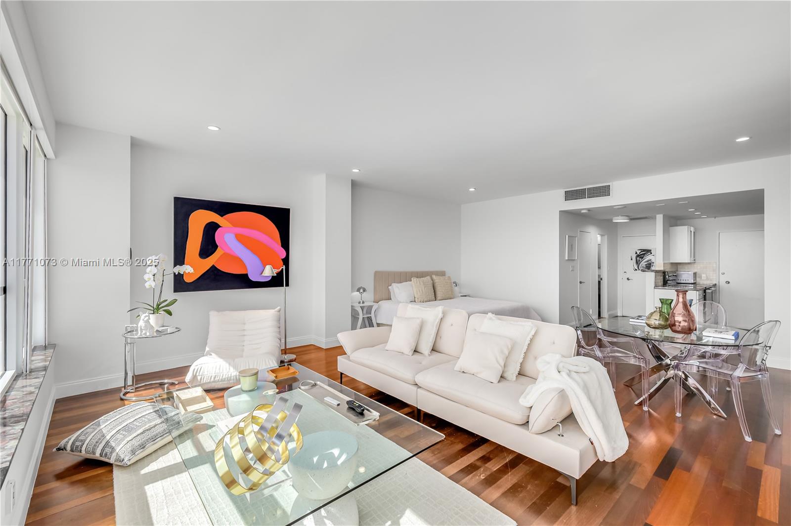 4925 Collins Ave 3D