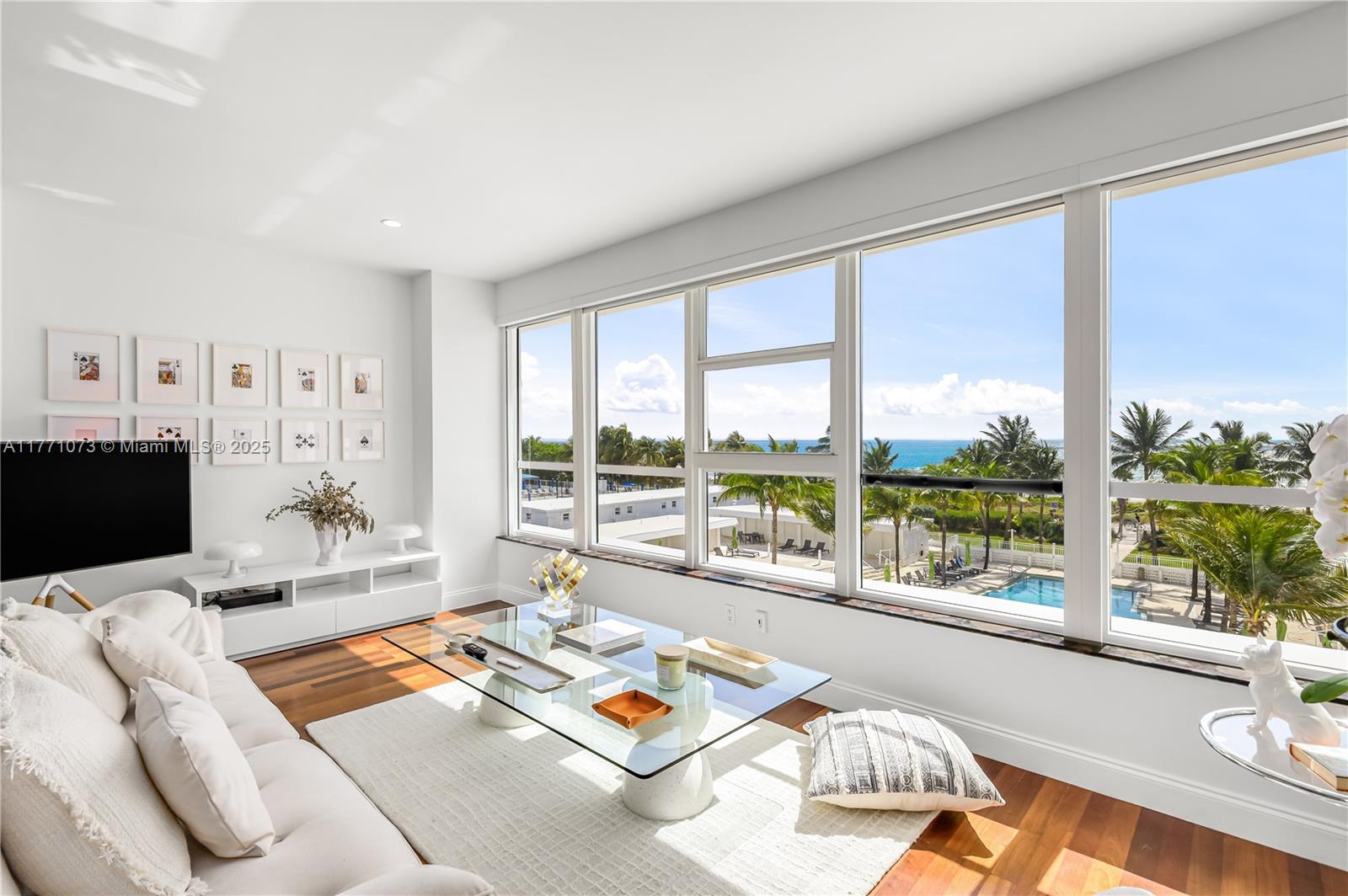 4925 Collins Ave 3D