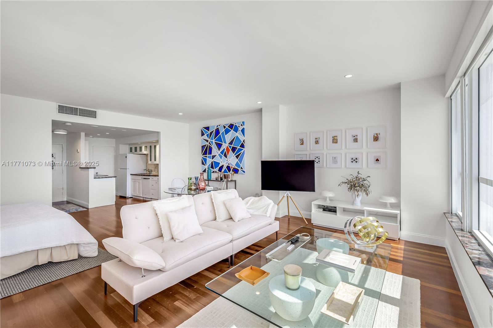 4925 Collins Ave 3D
