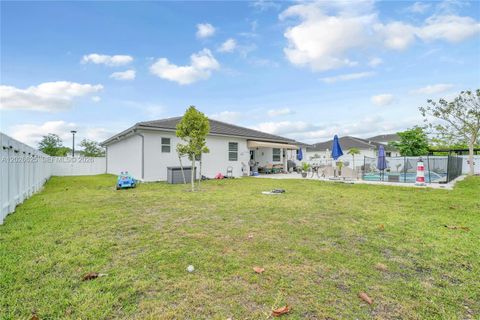 Tiny photo for 21460 SW 127th Pl, Miami, FL 33177 (MLS # A12026625)