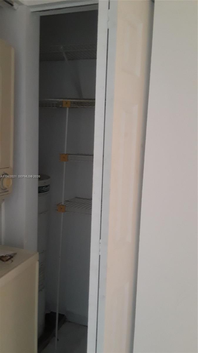 LAKE POINTE 4 CONDO - Residential Lease