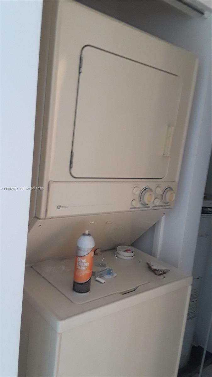 LAKE POINTE 4 CONDO - Residential Lease