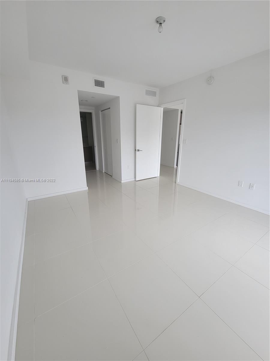 5252 PASEO CONDO - Residential Lease