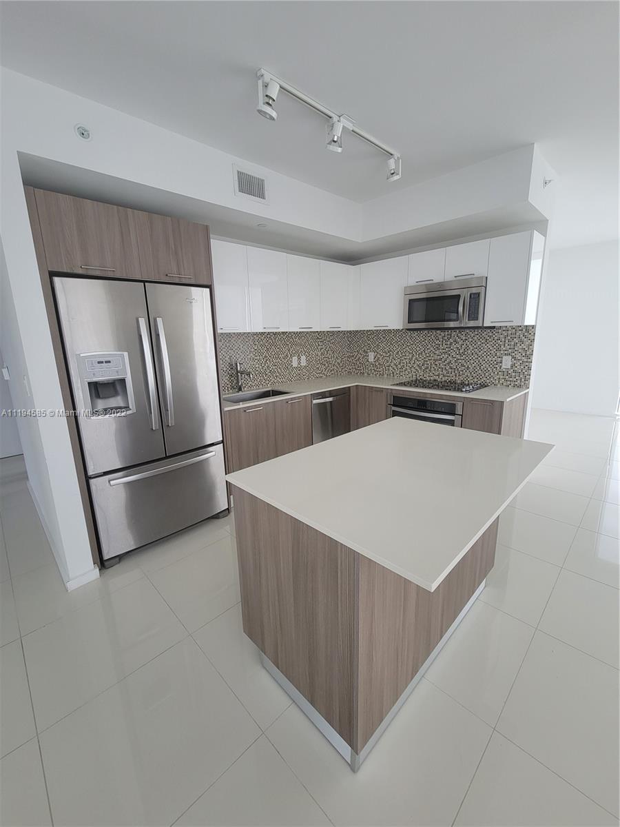 5252 PASEO CONDO - Residential Lease