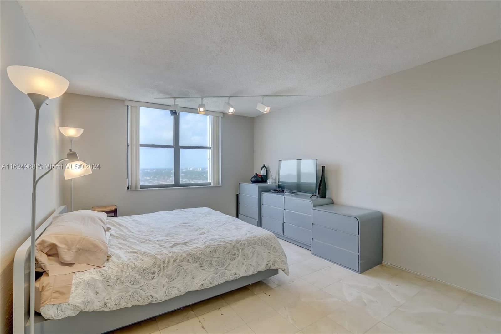 BRITANNIA AT QUADOMAIN CO - Residential Lease