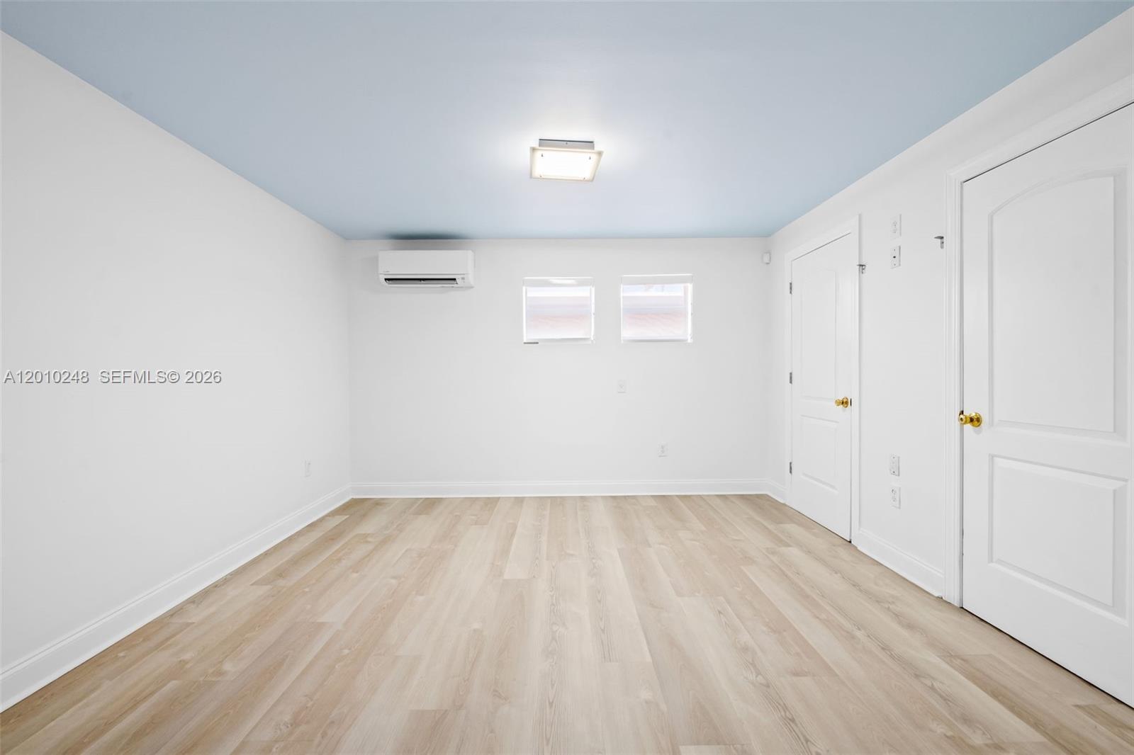HOLLYWOOD BEACH - Residential