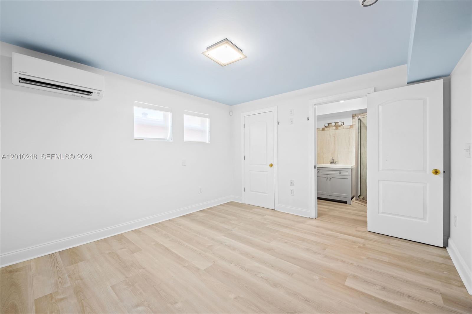 HOLLYWOOD BEACH - Residential