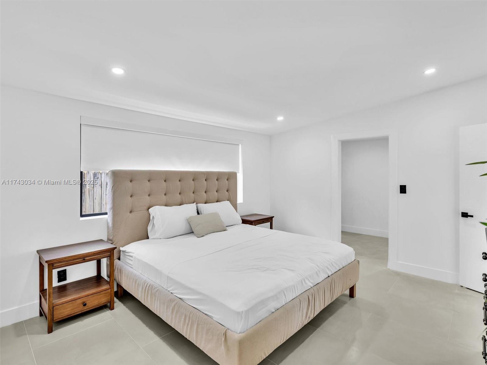 HALLANDALE HEIGHTS - Residential