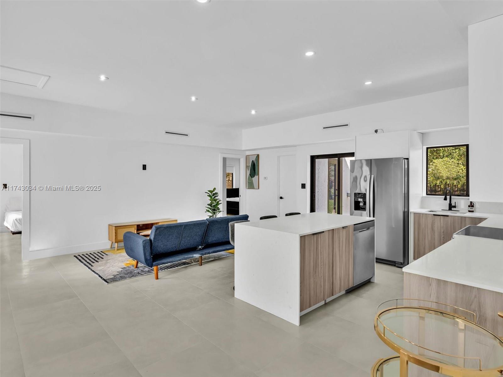 HALLANDALE HEIGHTS - Residential