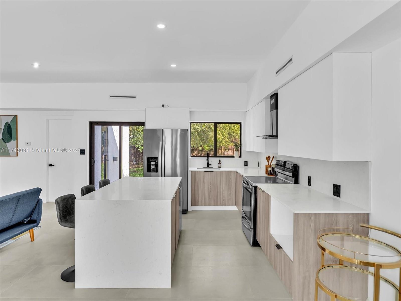 HALLANDALE HEIGHTS - Residential